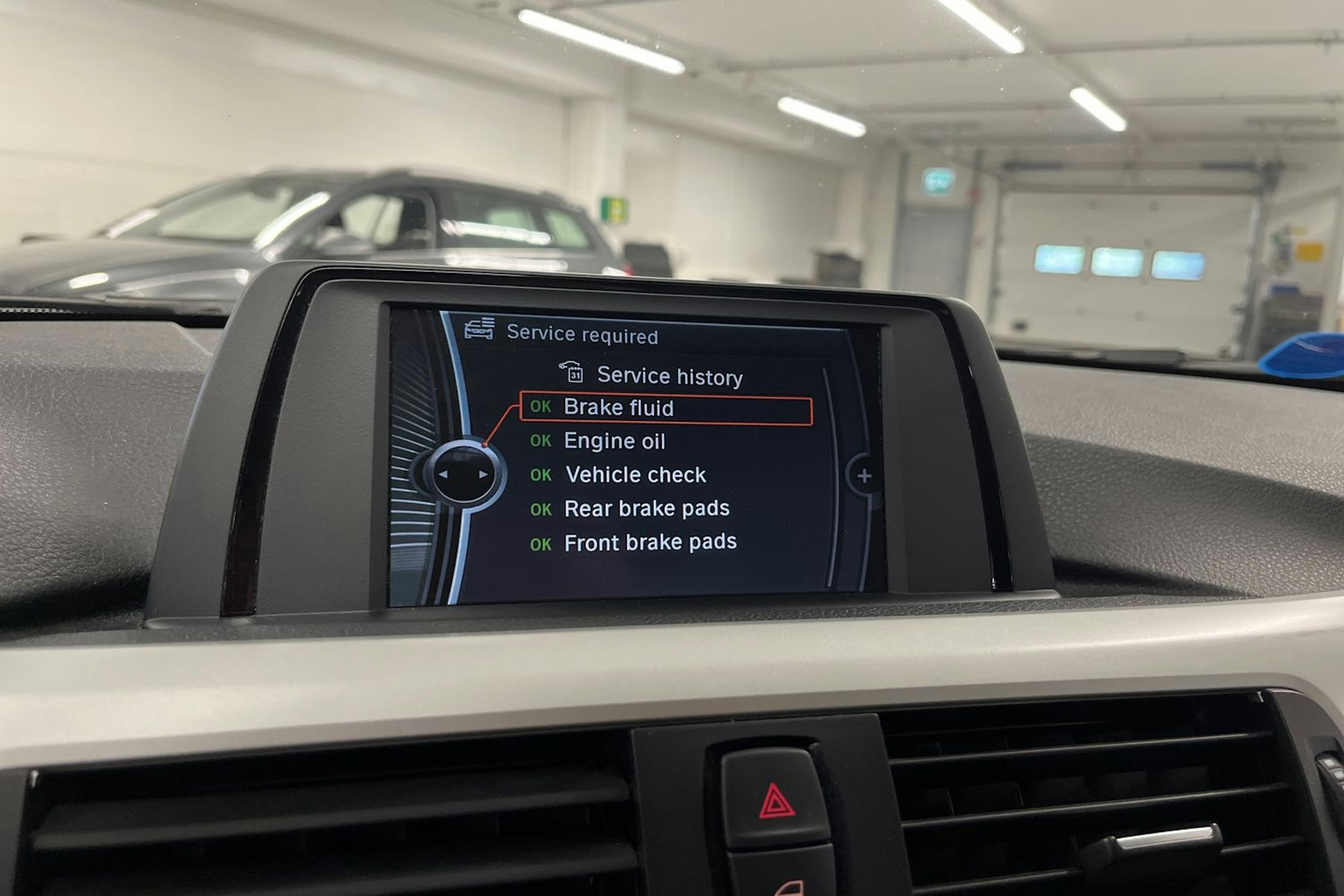 ruskea (beige) BMW 320 2012 kuva 22.