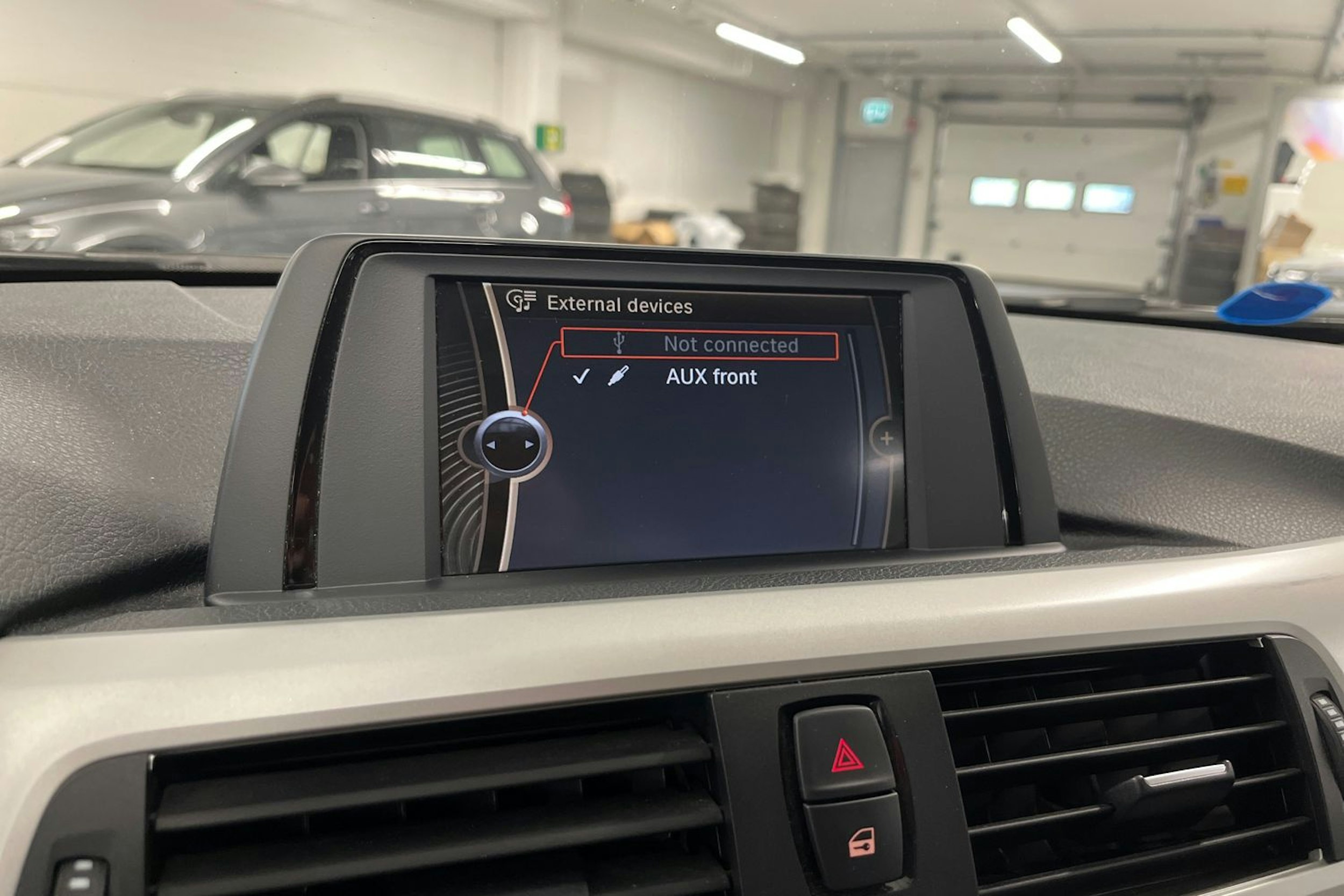ruskea (beige) BMW 320 2012 kuva 23.