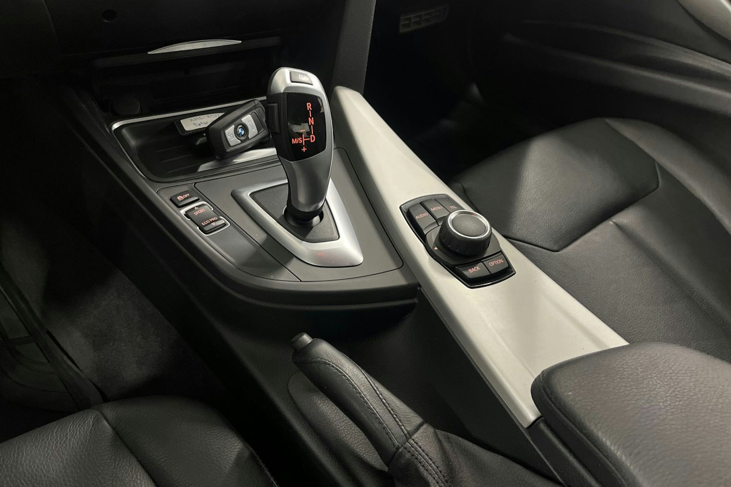 ruskea (beige) BMW 320 2012 kuva 27.