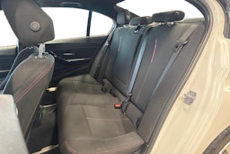 valkoinen BMW 320 2012 kuva 8.