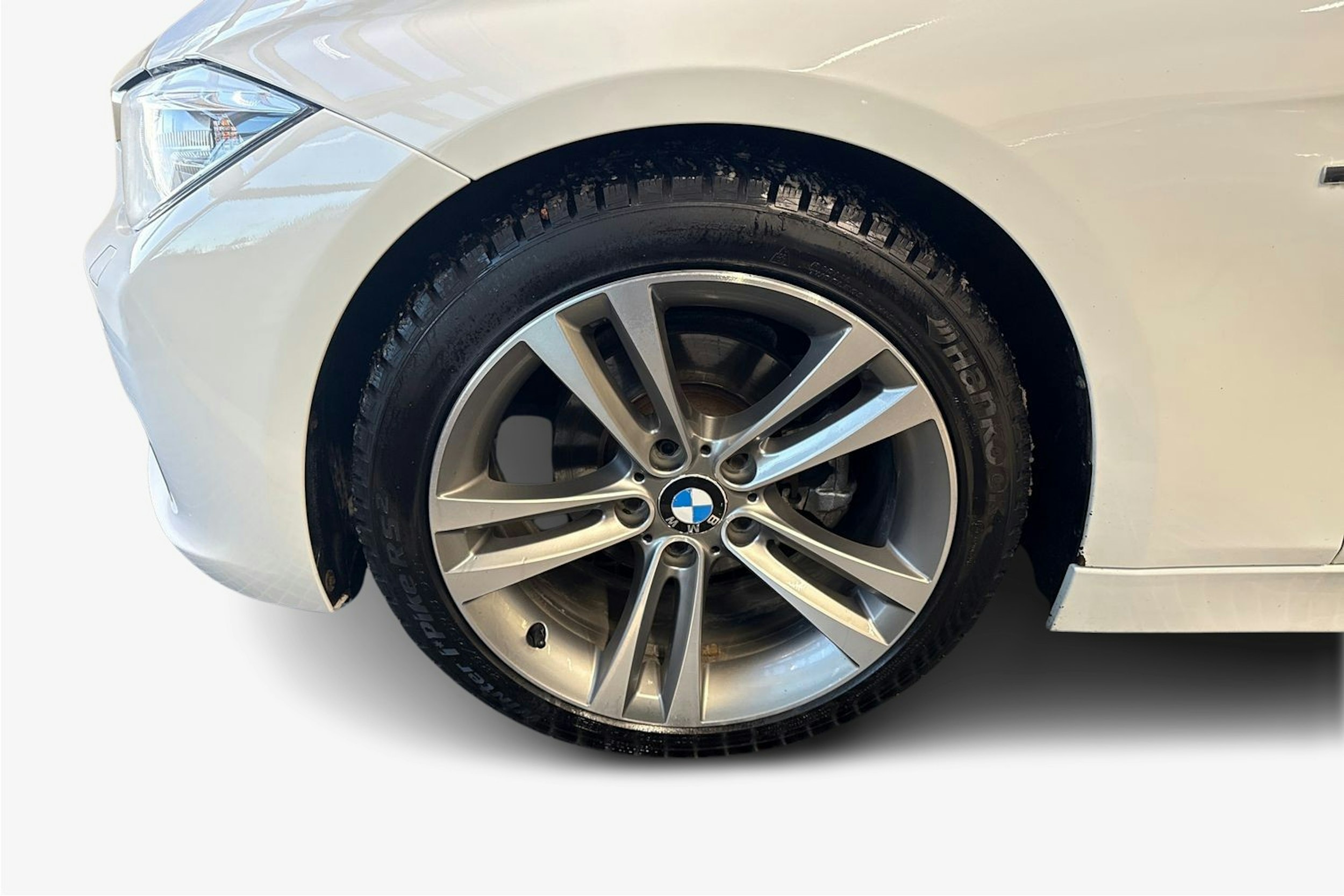 valkoinen BMW 320 2012 kuva 9.