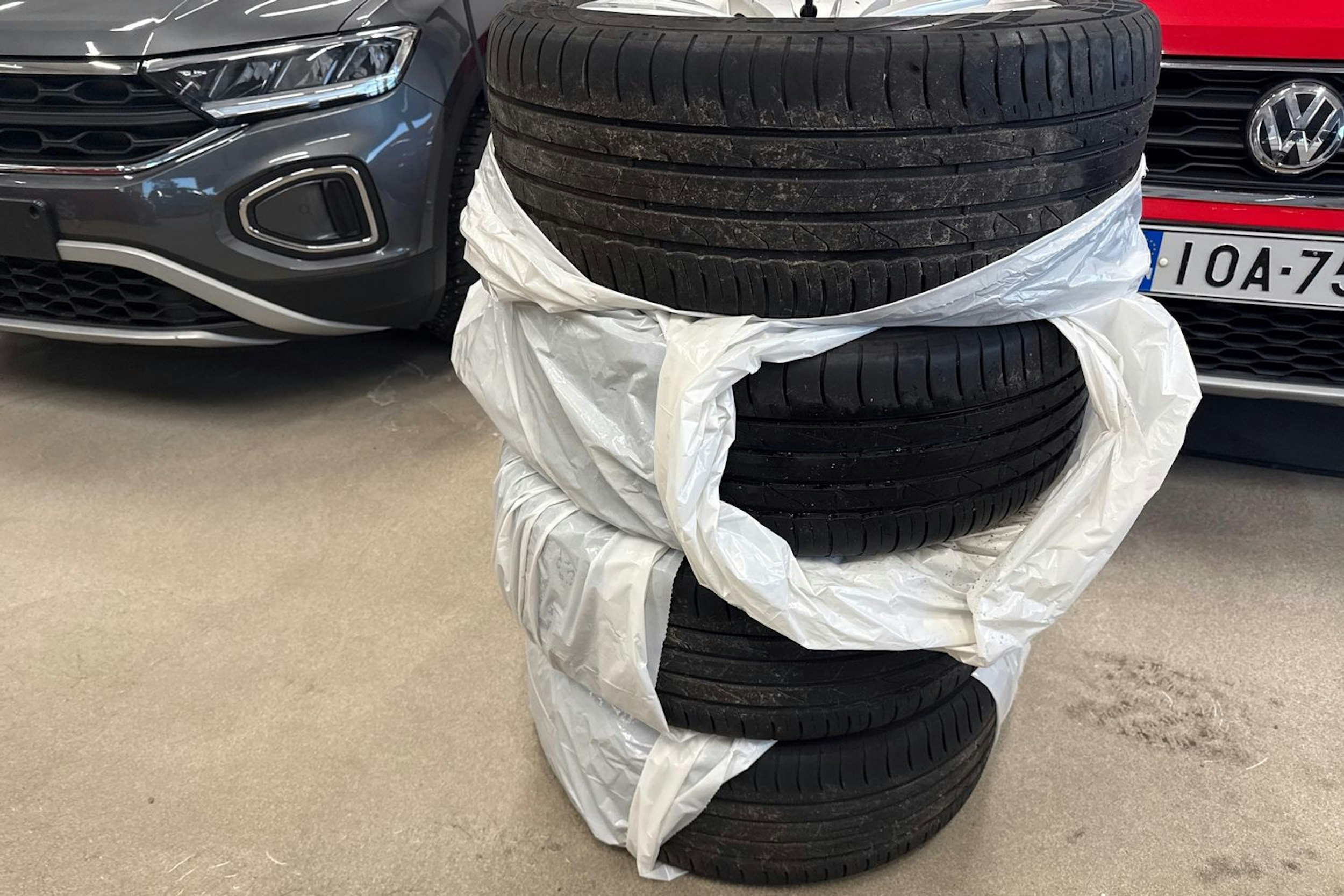 valkoinen BMW 320 2012 kuva 11.