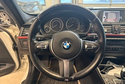 valkoinen BMW 320 2012 kuva 13.