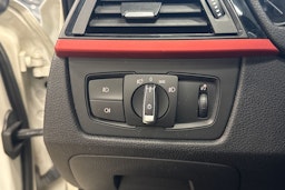 valkoinen BMW 320 2012 kuva 14.