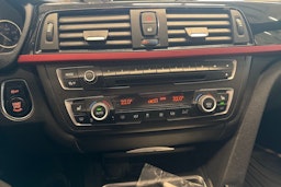 valkoinen BMW 320 2012 kuva 19.