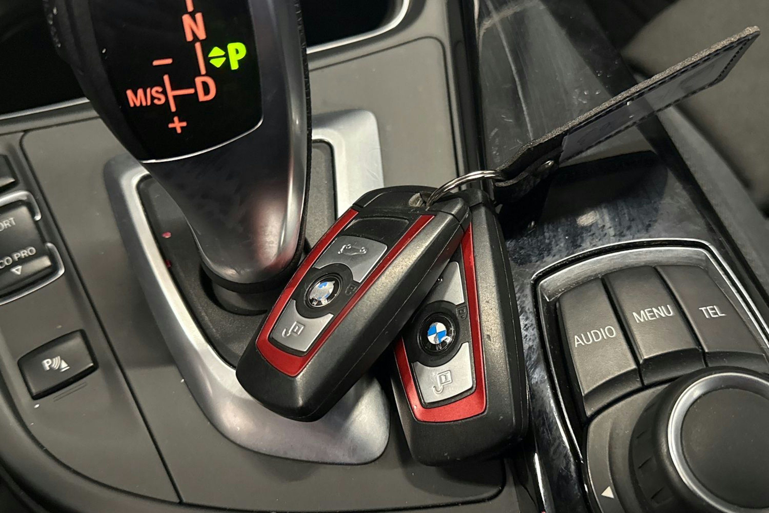 valkoinen BMW 320 2012 kuva 21.