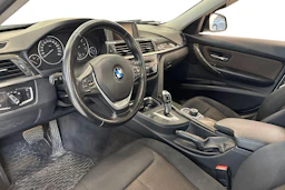 valkoinen BMW 320 2012 kuva 3.