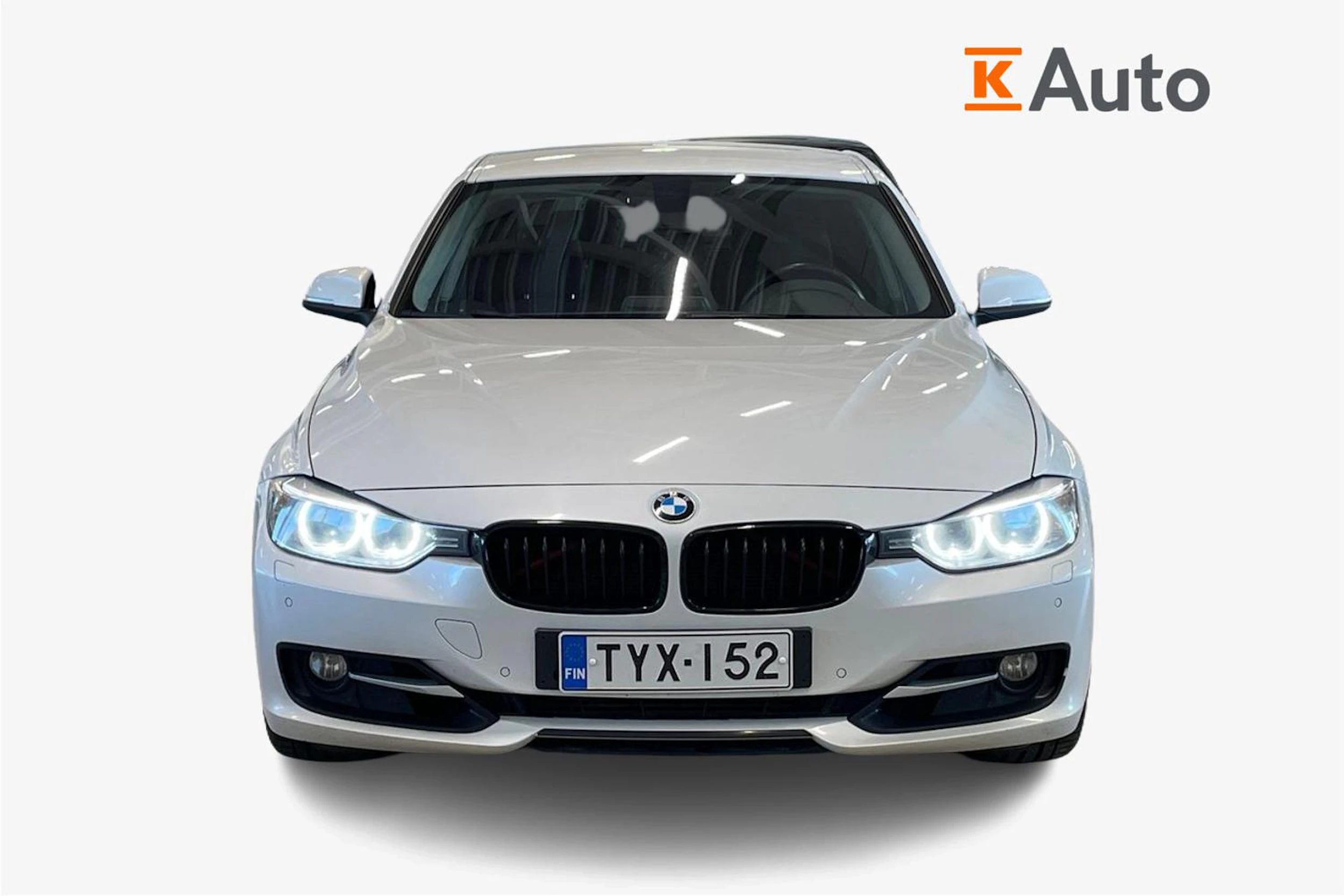 valkoinen BMW 320 2012 kuva 4.