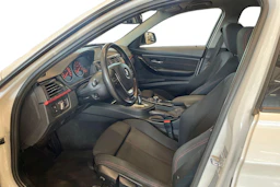valkoinen BMW 320 2012 kuva 6.