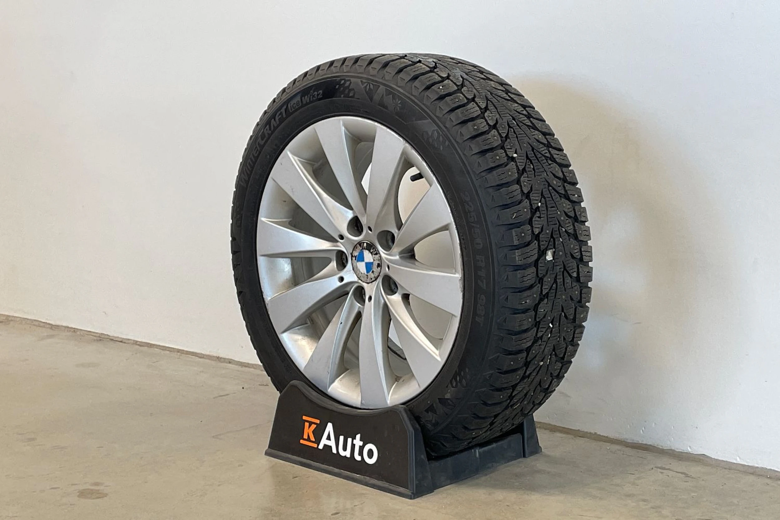 valkoinen BMW 320 2012 kuva 10.