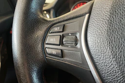 valkoinen BMW 320 2012 kuva 16.