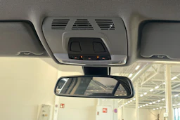 valkoinen BMW 320 2012 kuva 18.