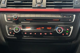 valkoinen BMW 320 2012 kuva 20.