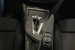 valkoinen BMW 320 2012 kuva 21.