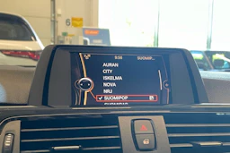 valkoinen BMW 320 2012 kuva 22.