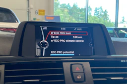 valkoinen BMW 320 2012 kuva 25.