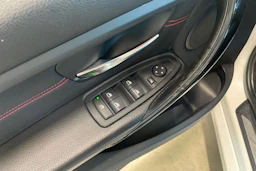 valkoinen BMW 320 2012 kuva 29.