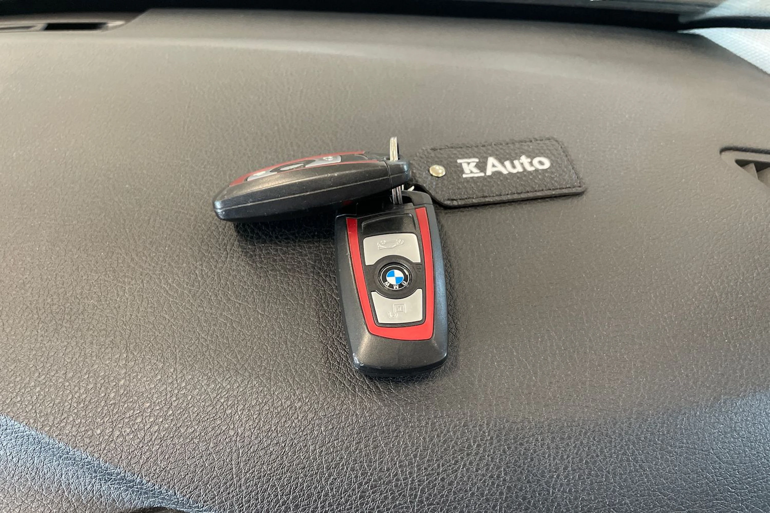 valkoinen BMW 320 2012 kuva 33.
