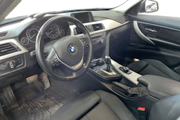Sininen BMW 320 2013 kuva 3.
