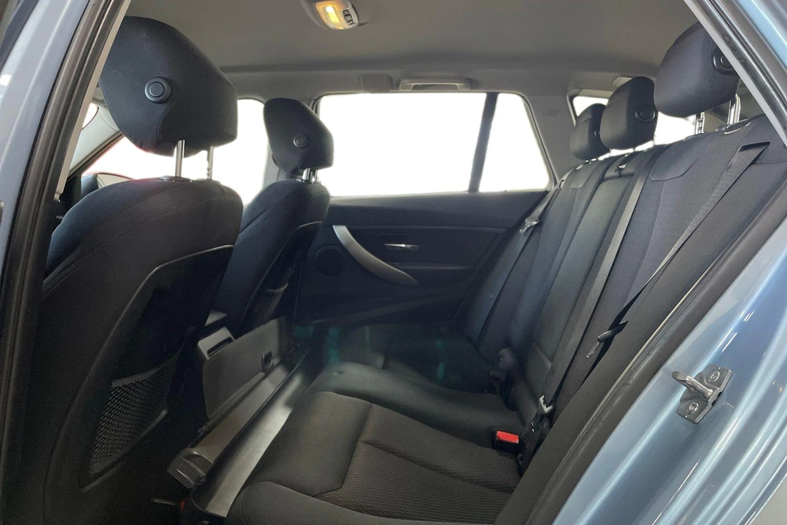 Sininen BMW 320 2013 kuva 11.