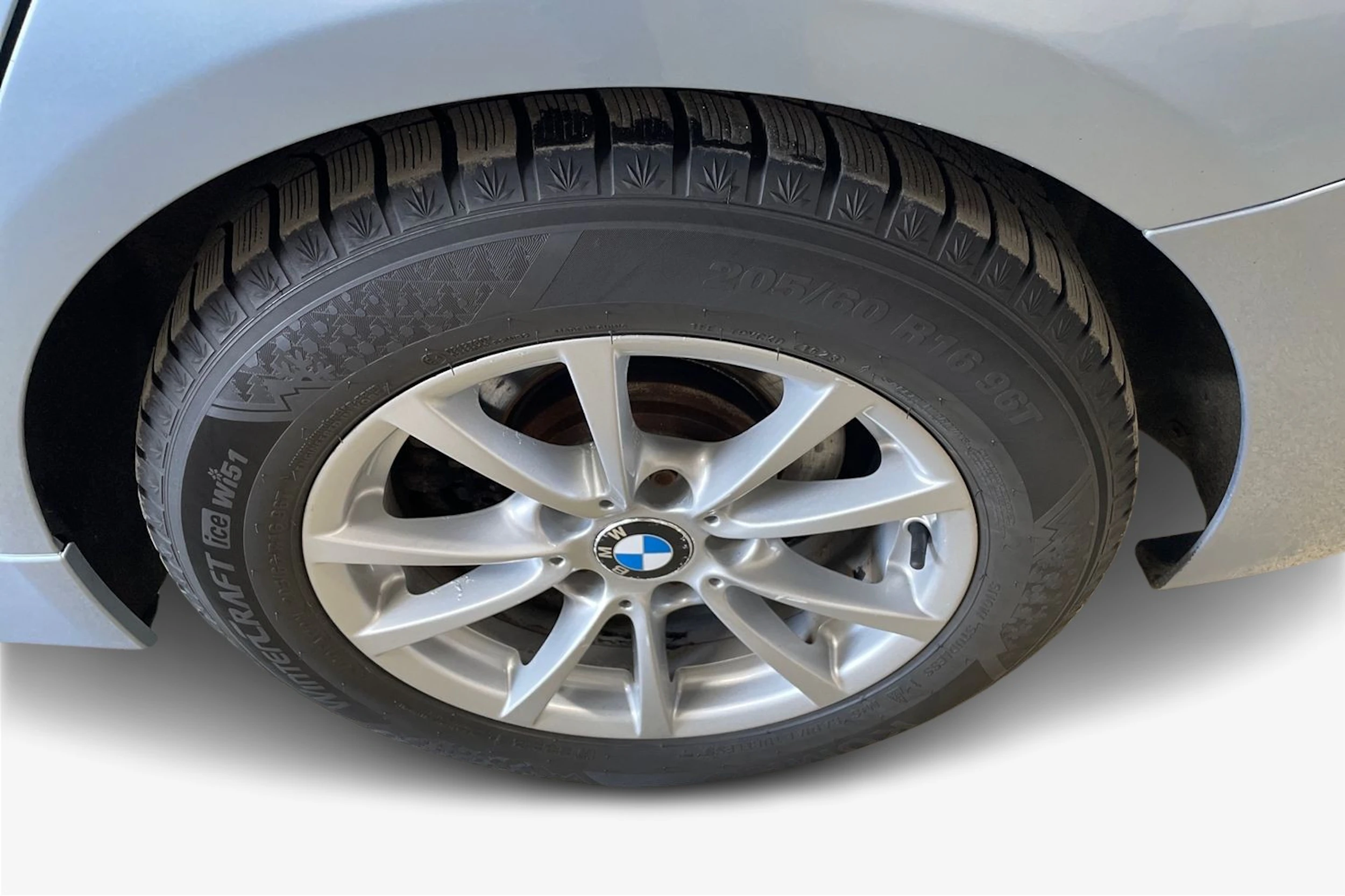 Sininen BMW 320 2013 kuva 12.