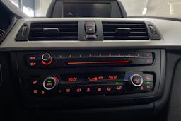 Sininen BMW 320 2013 kuva 22.