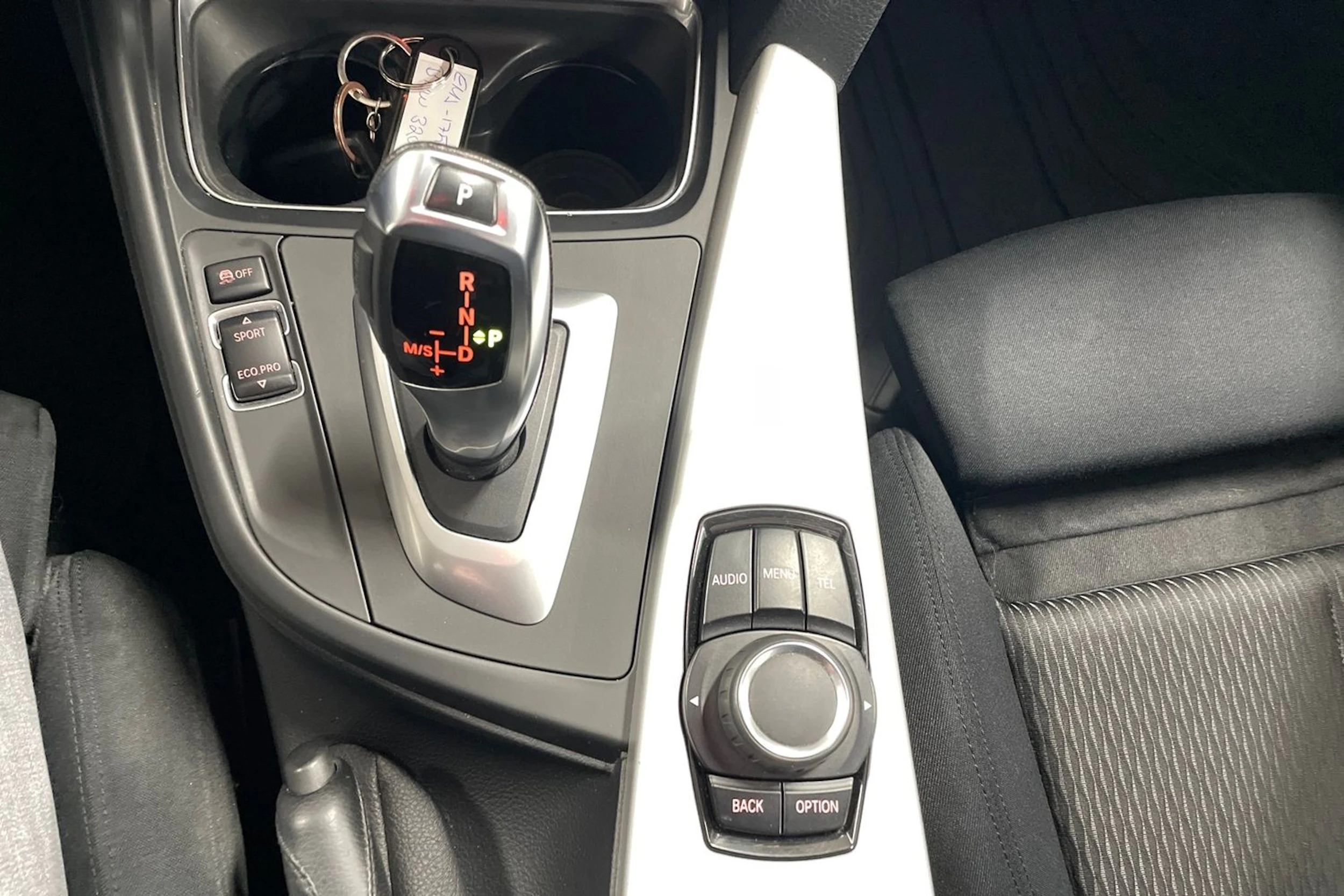 Sininen BMW 320 2013 kuva 23.