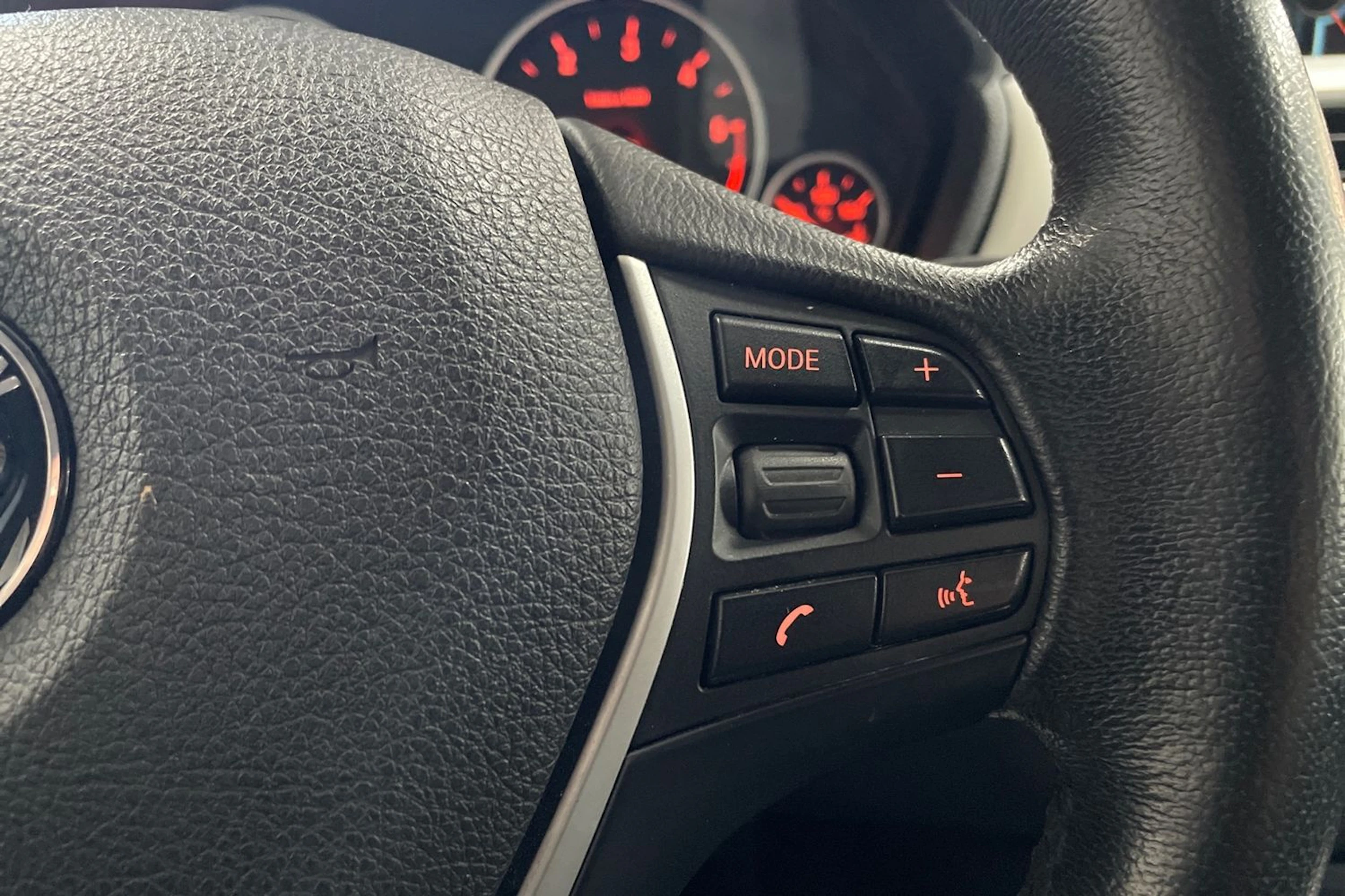 Sininen BMW 320 2013 kuva 24.