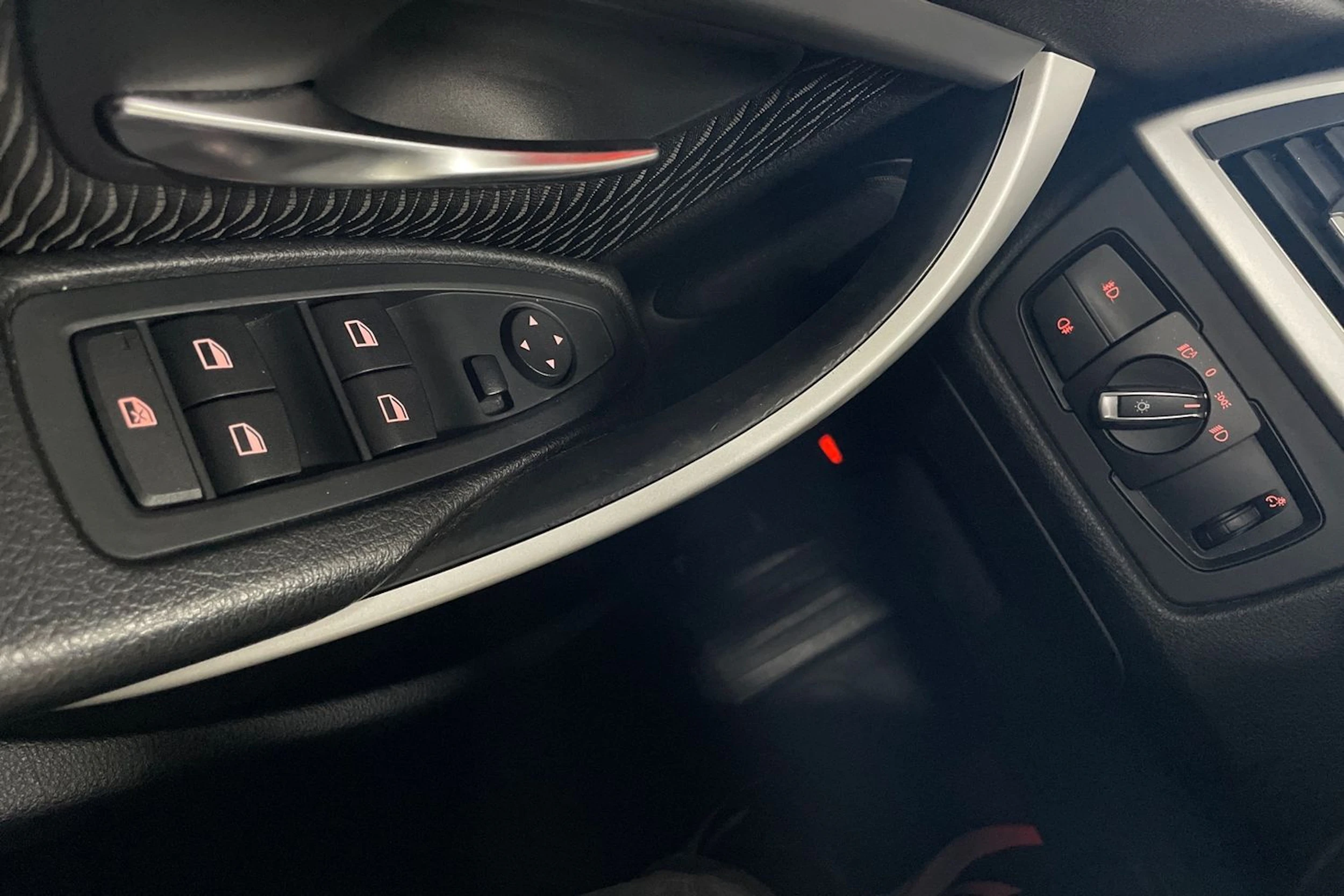 Sininen BMW 320 2013 kuva 26.