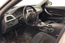 valkoinen BMW 320 2013 kuva 3.