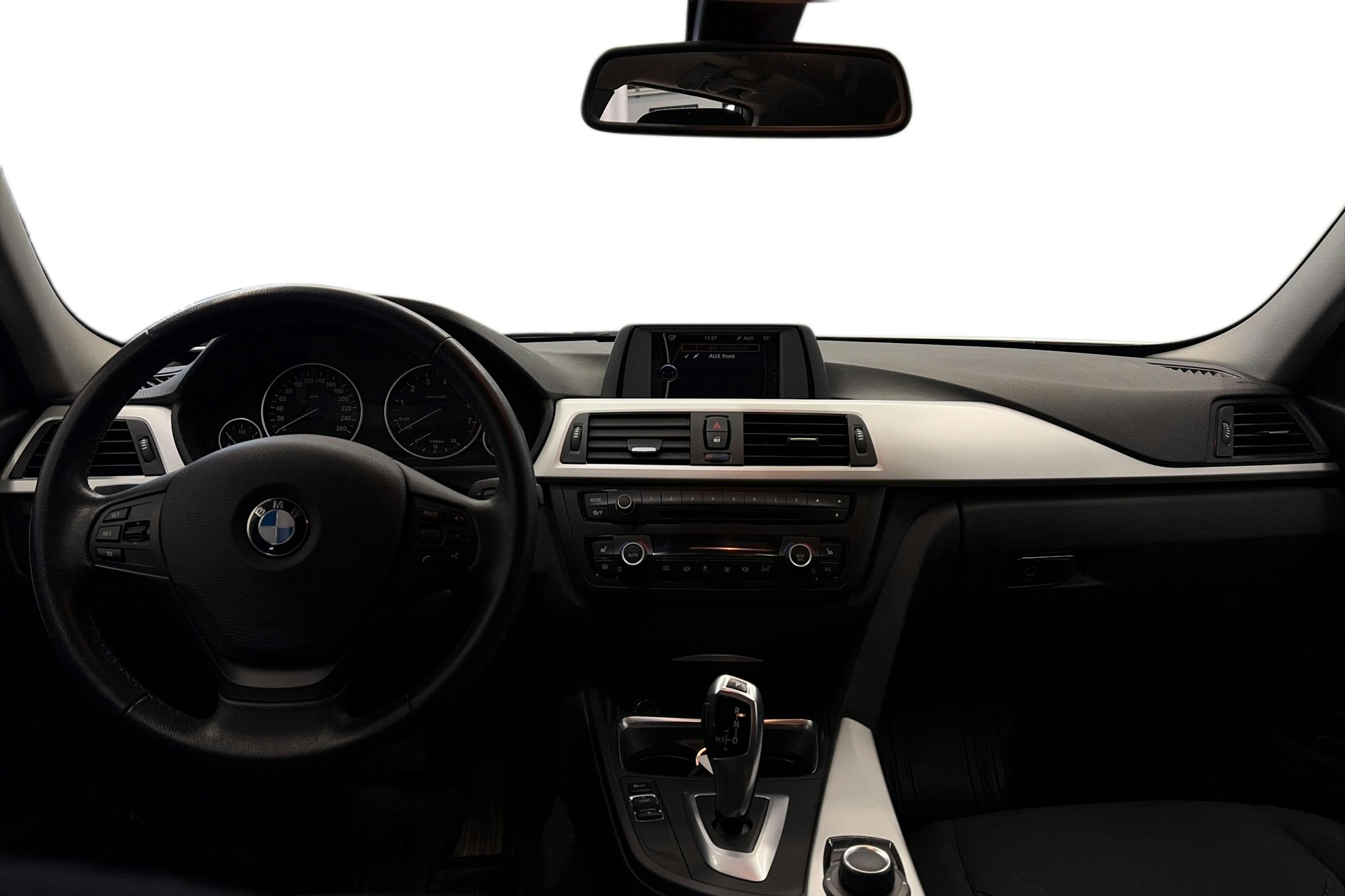 valkoinen BMW 320 2013 kuva 9.