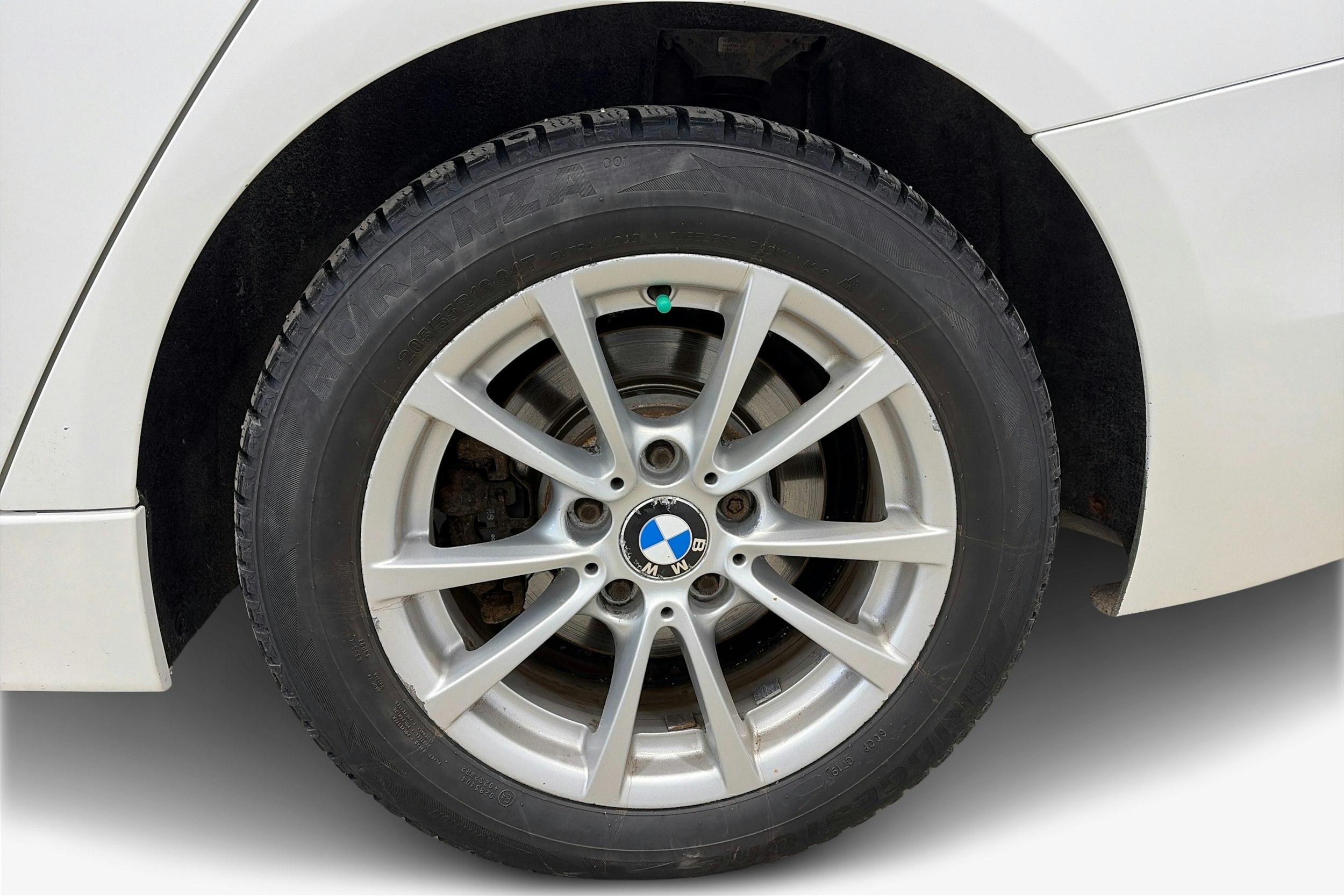 valkoinen BMW 320 2013 kuva 11.