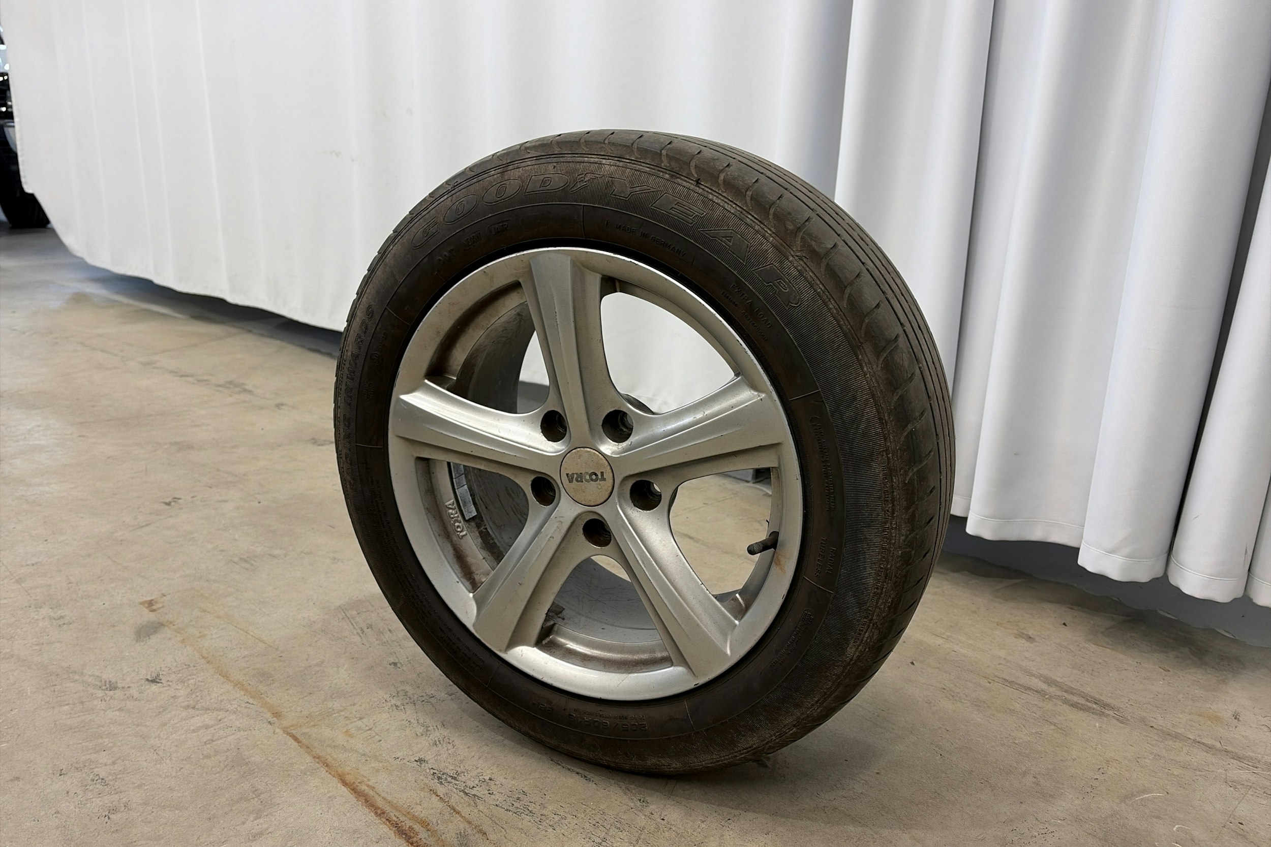 valkoinen BMW 320 2013 kuva 14.