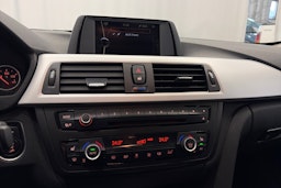 valkoinen BMW 320 2013 kuva 17.