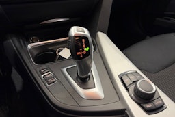 valkoinen BMW 320 2013 kuva 18.