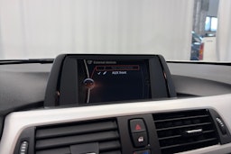 valkoinen BMW 320 2013 kuva 20.