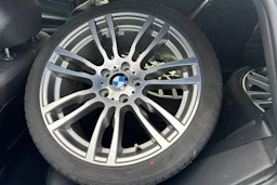 valkoinen BMW 320 2013 kuva 4.