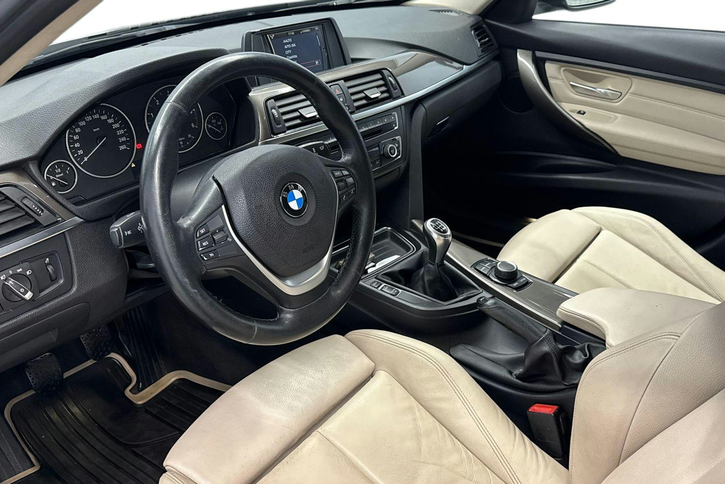 BMW 320 2013 kuva 7.