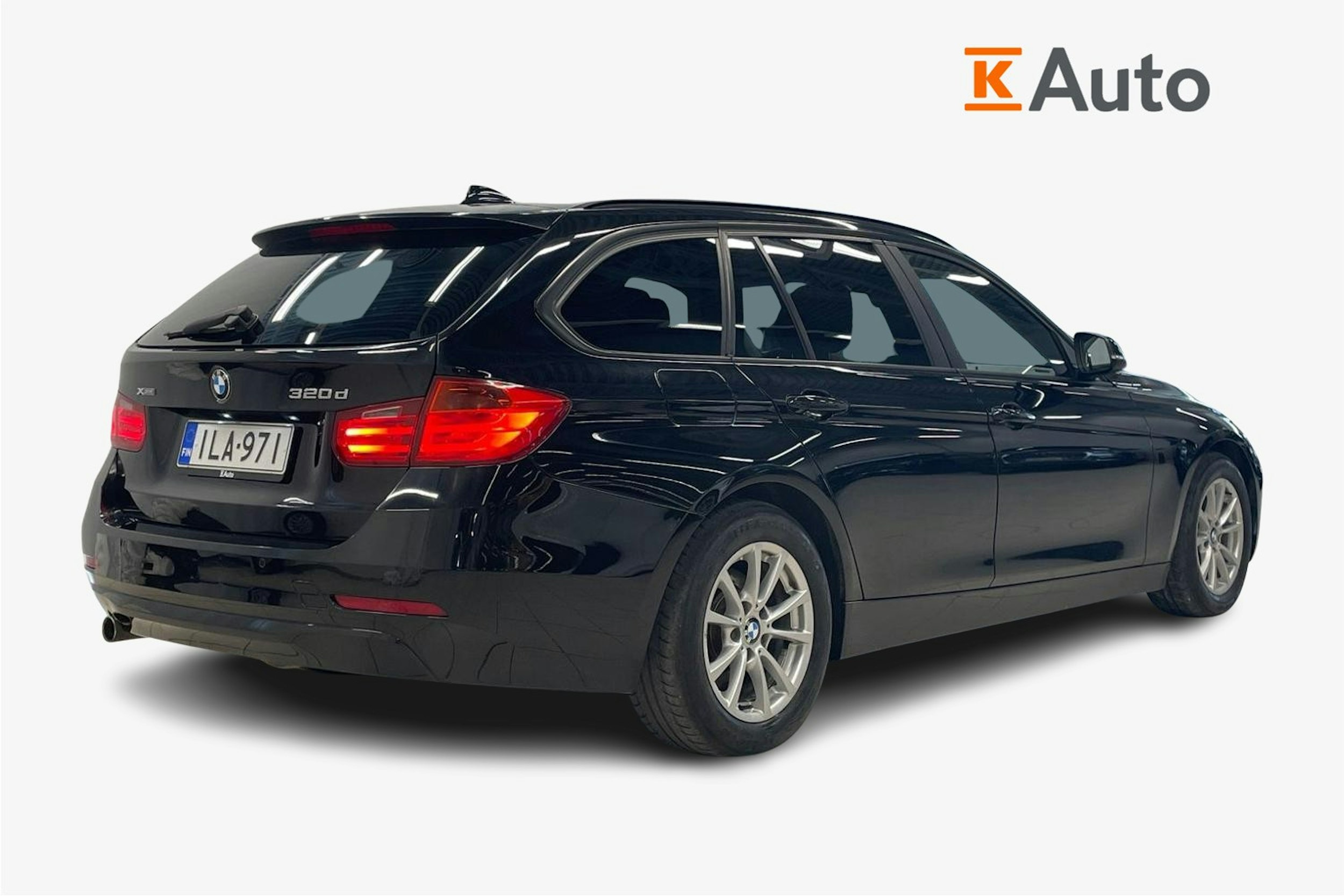 Musta BMW 320 2013 kuva 2.