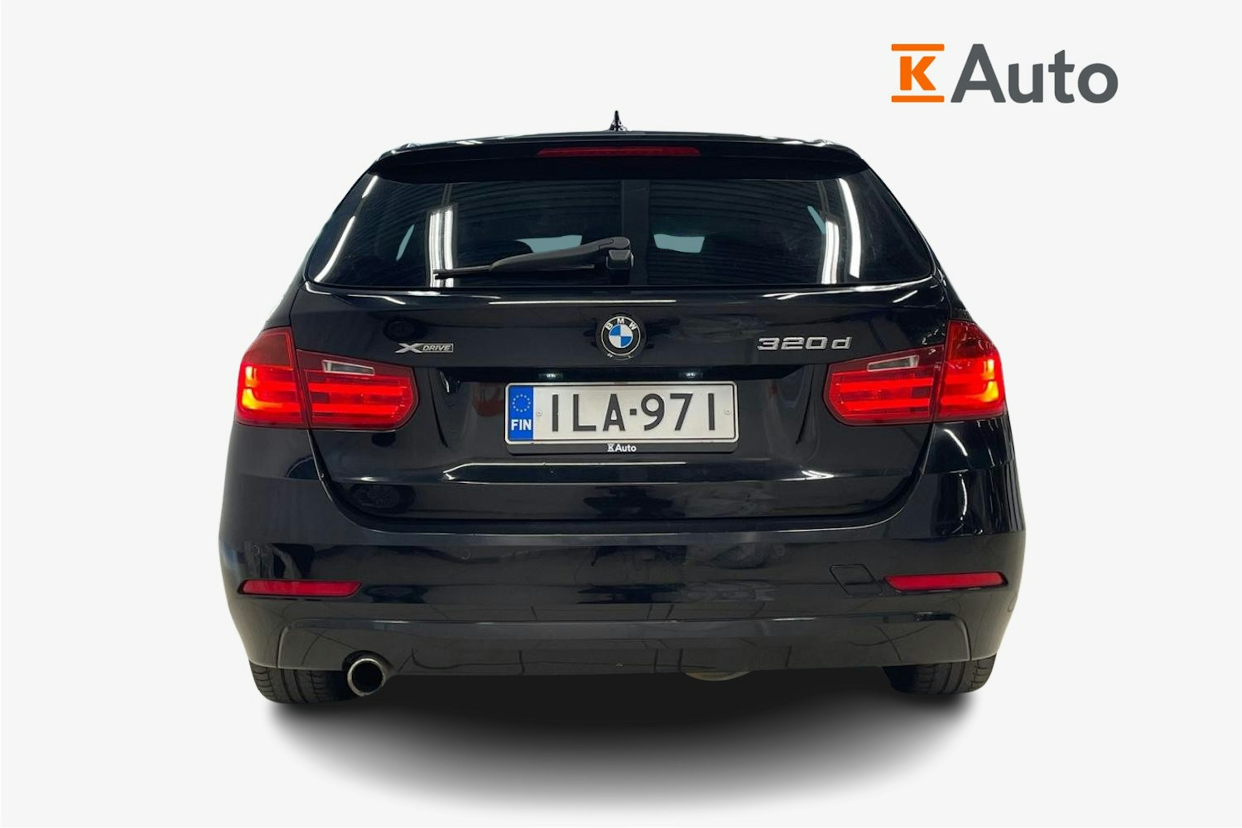 Musta BMW 320 2013 kuva 3.
