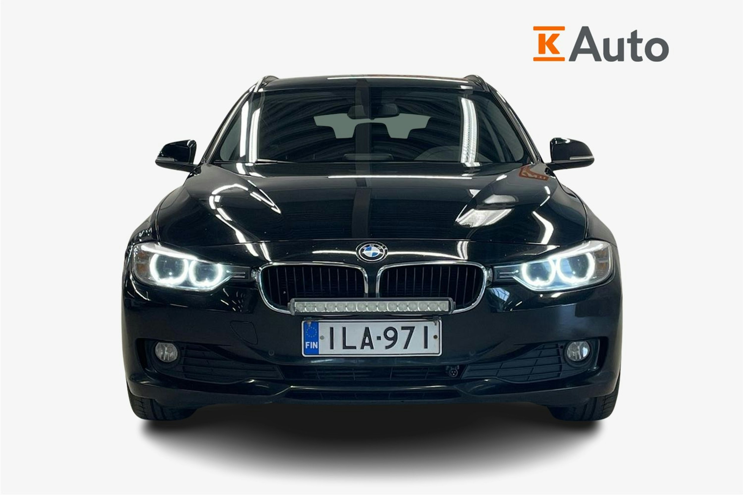 Musta BMW 320 2013 kuva 5.