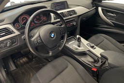 Musta BMW 320 2013 kuva 7.