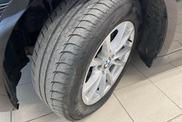 Musta BMW 320 2013 kuva 13.