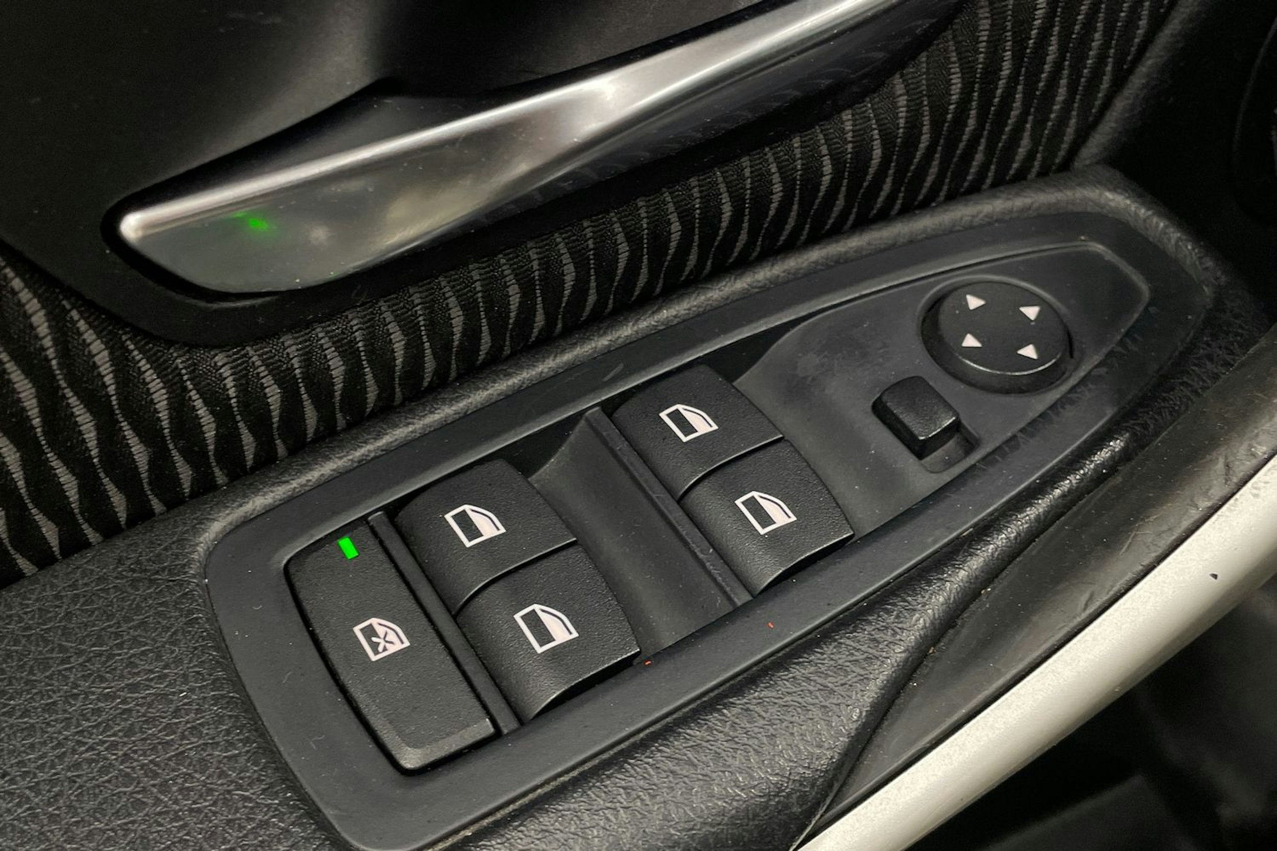 Musta BMW 320 2013 kuva 14.