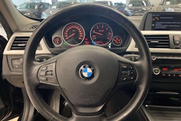 Musta BMW 320 2013 kuva 15.