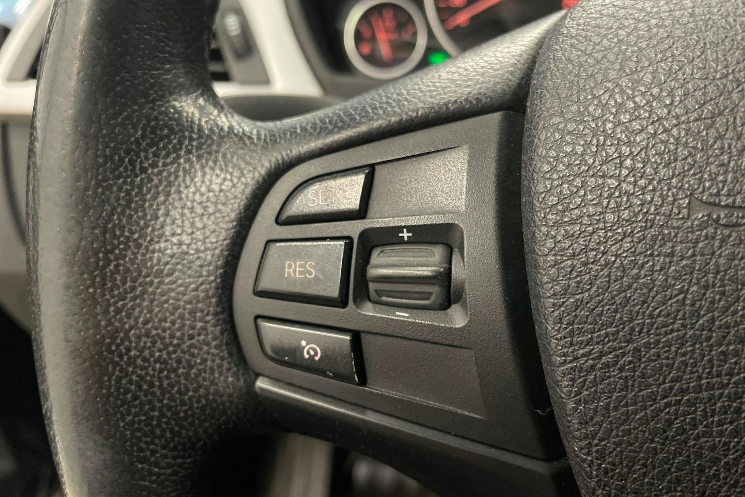 Musta BMW 320 2013 kuva 16.