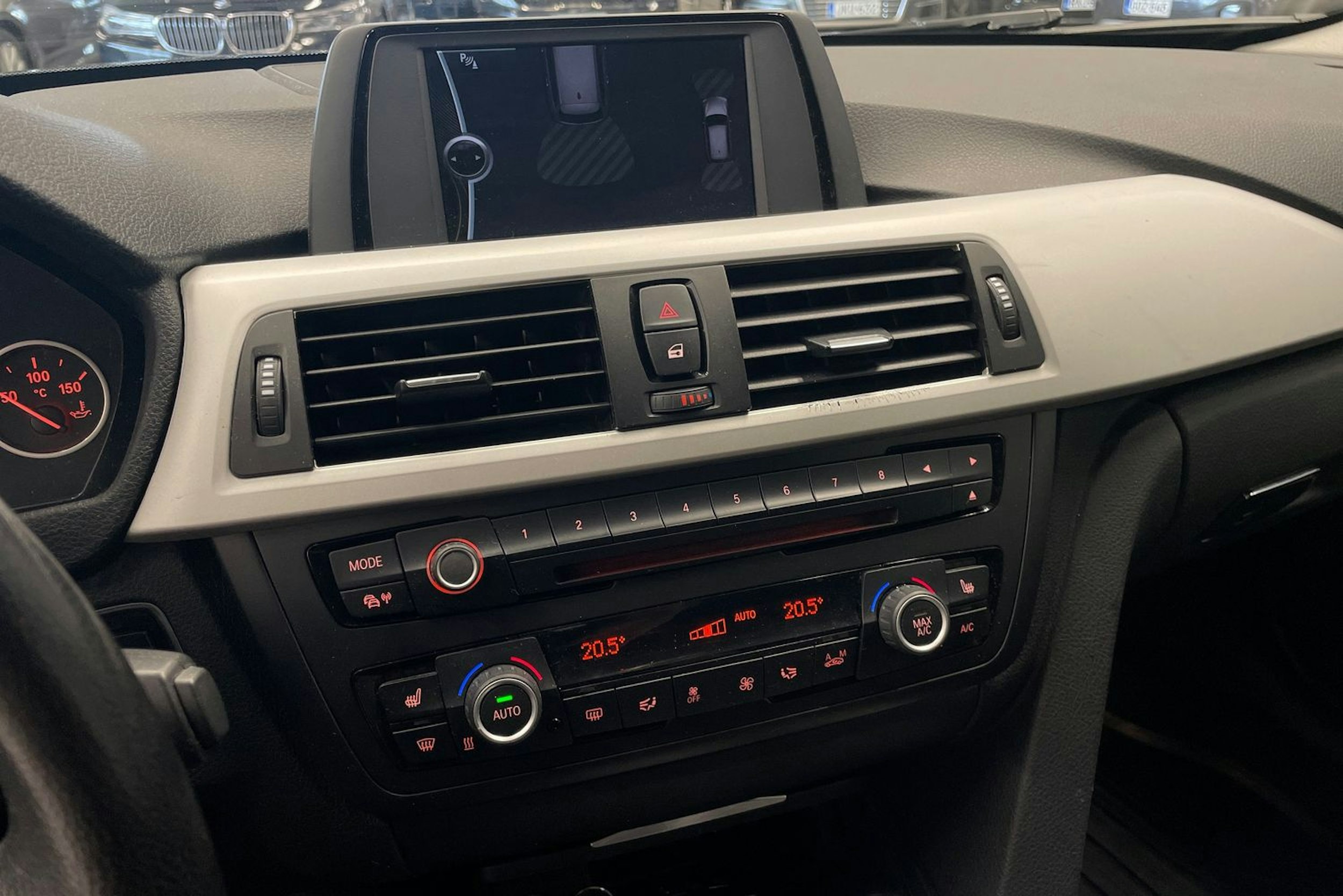 Musta BMW 320 2013 kuva 19.