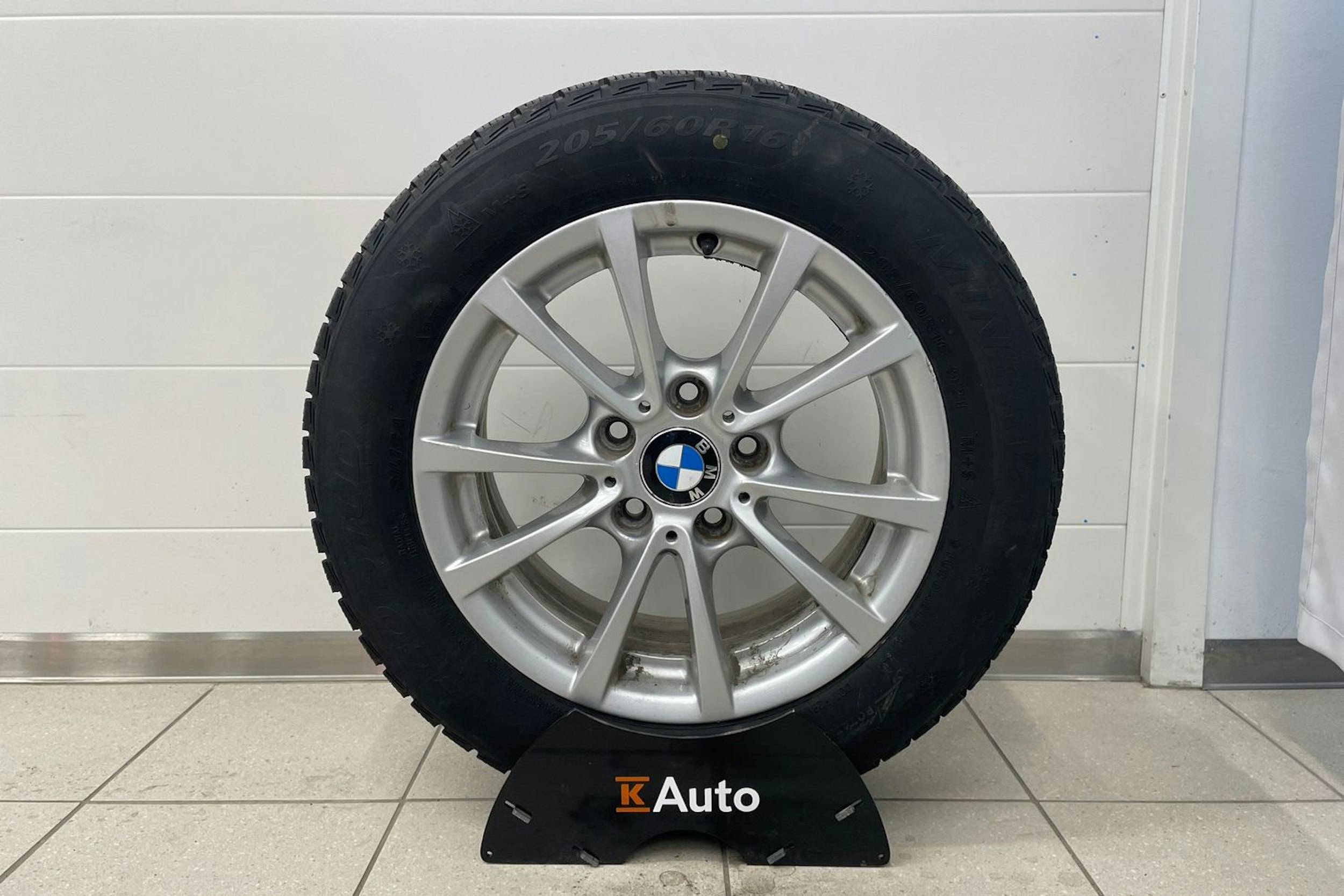 Musta BMW 320 2013 kuva 22.