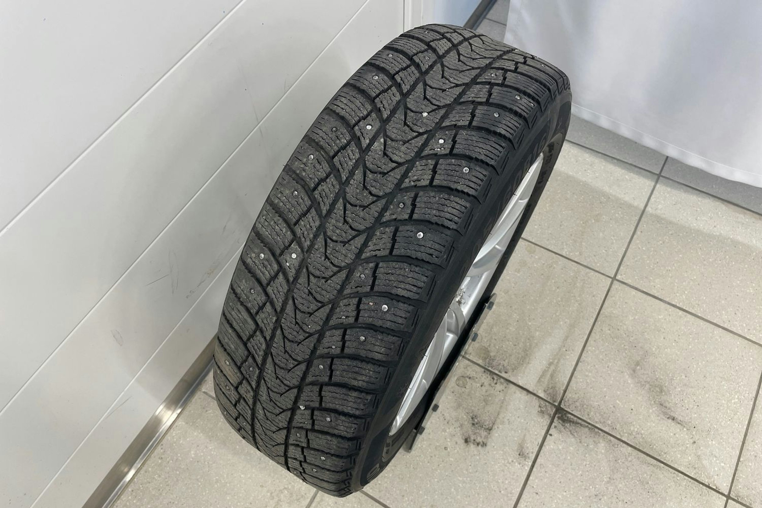 Musta BMW 320 2013 kuva 23.
