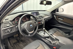 sininen BMW 320 2013 kuva 6.